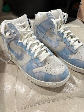 Nike Dunk High- Light Blue and White High-Top Sneakers